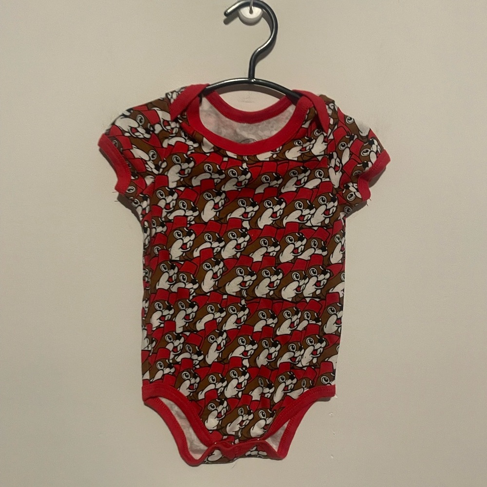 Buccees onesie‎ 6 months